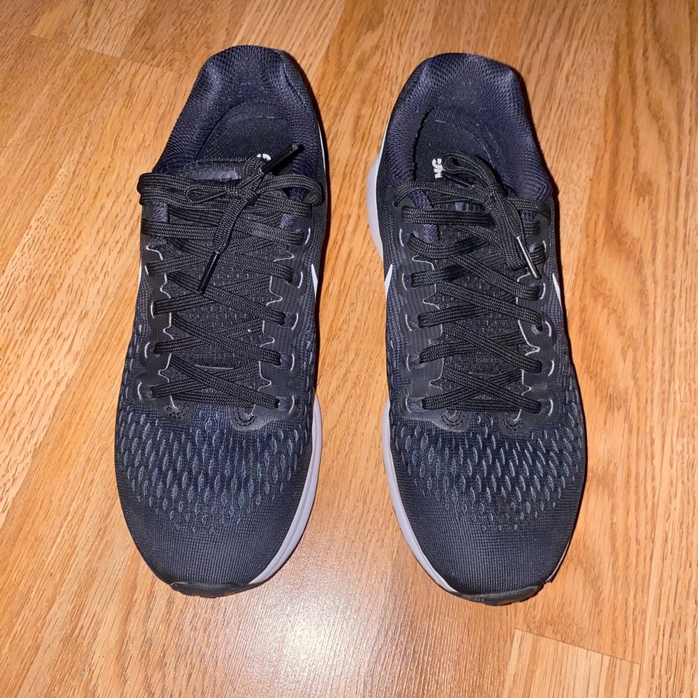 Nike Air Zoom Pegasus 34 in Black and White